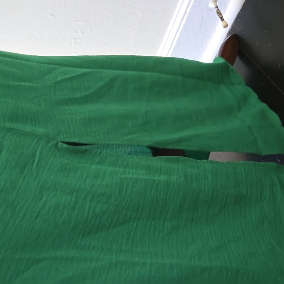 Riley & Rae, green maxi dress with bow tie straps. - Picture 5 of 10